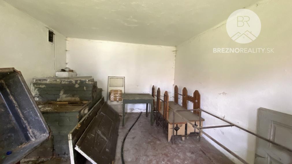 Pozemok s hospodárskou budovou - Polomka