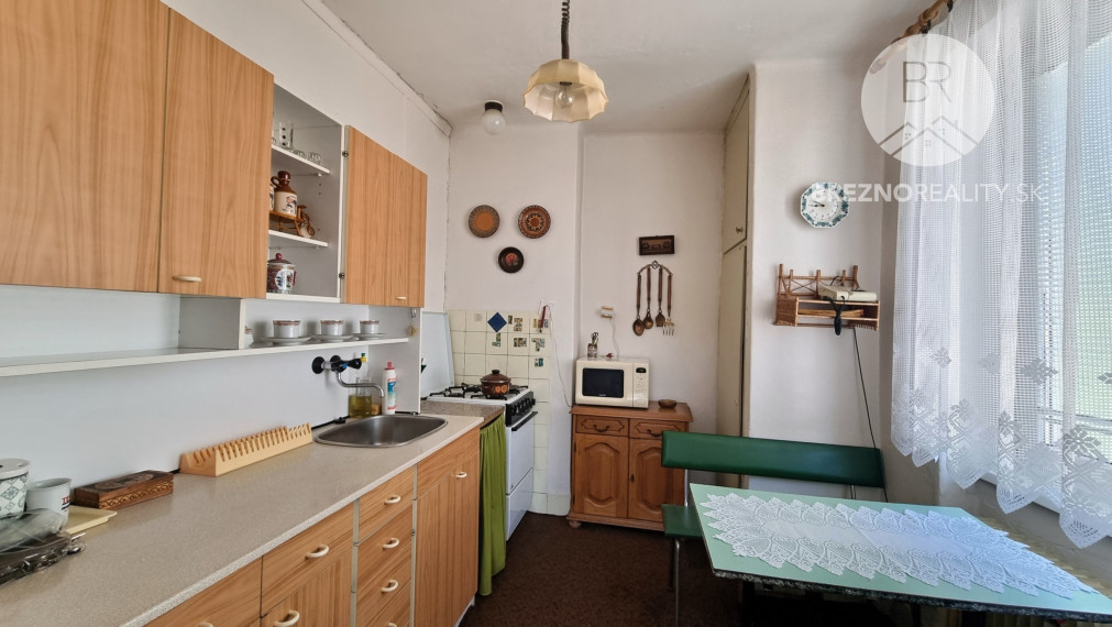 REZERVOVANÝ !!!  Slnečný dvojizbový byt na predaj - Valaská