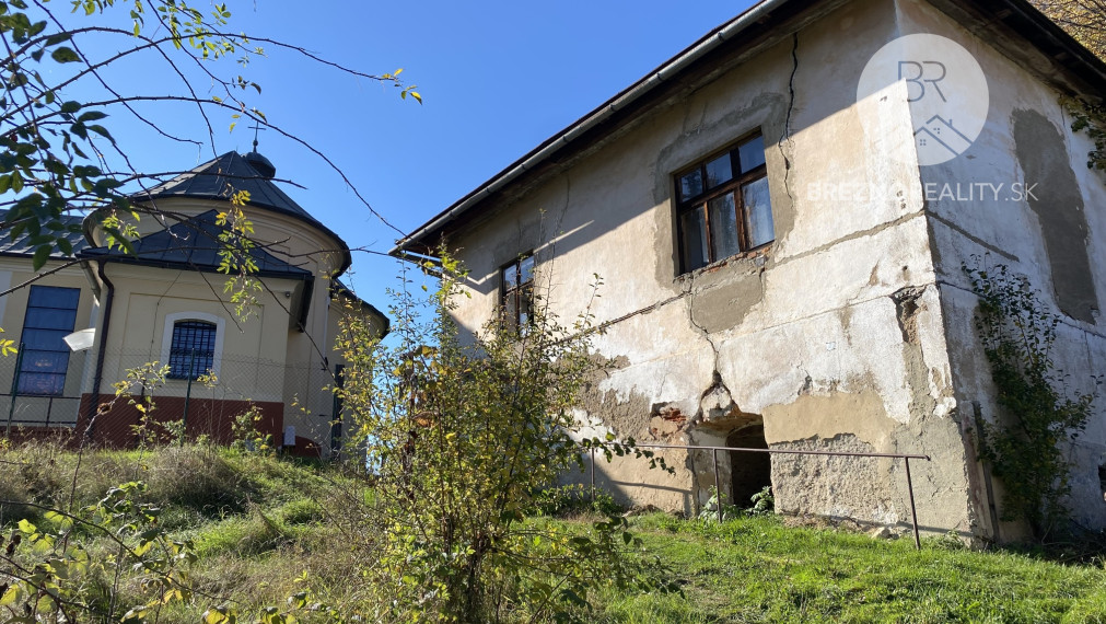 Pozemok na predaj so starším domom - Beňuš - Brezno