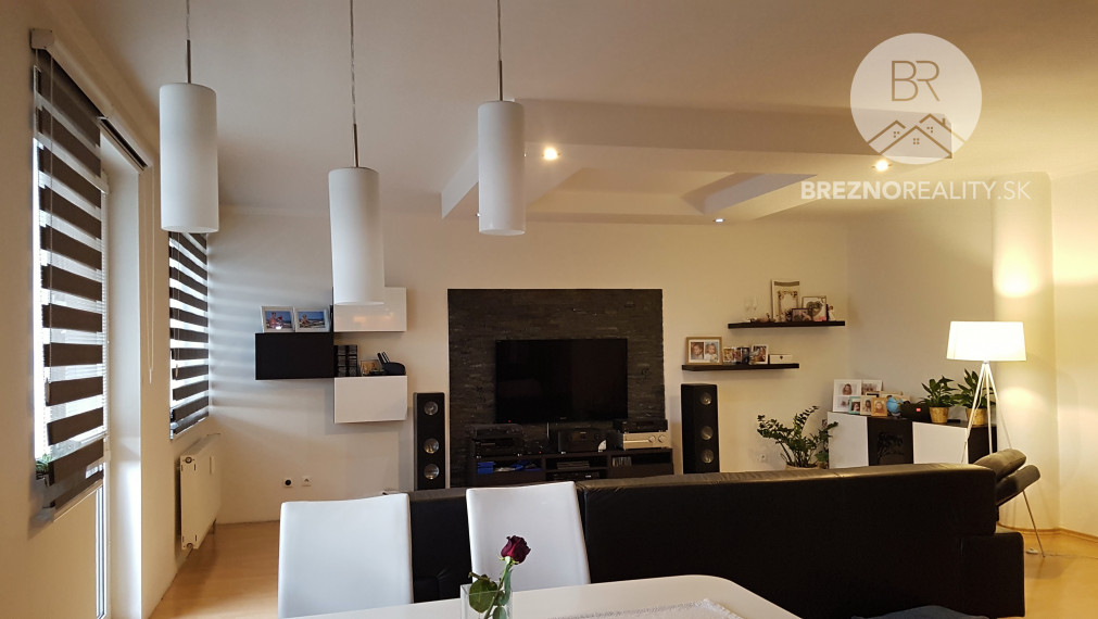 REZERVOVANÝ 4i byt 130 m2 s garážou  - centrum - Brezno