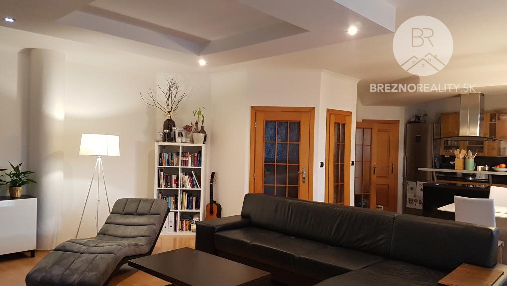 REZERVOVANÝ 4i byt 130 m2 s garážou  - centrum - Brezno