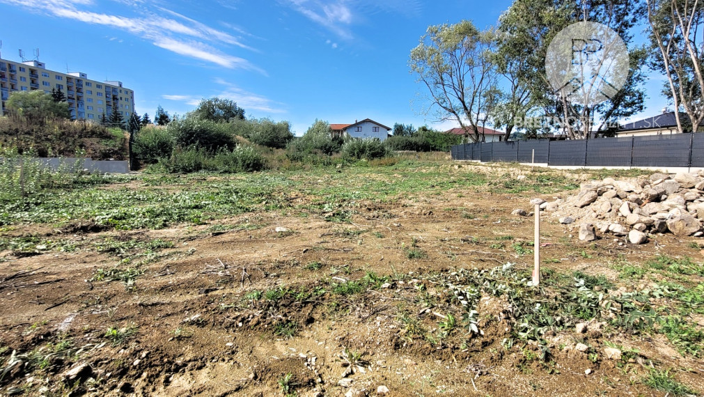 Stavebný pozemok na predaj  - Brezno - Mazorník