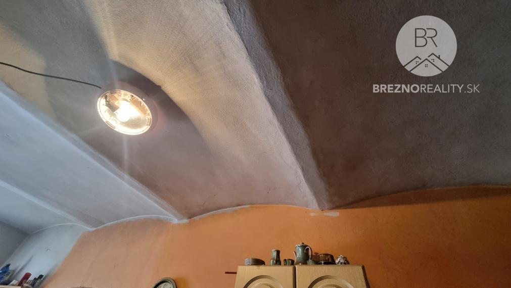 Historický dom v Brezne na predaj – atmosféra s pôvodnými prvkami