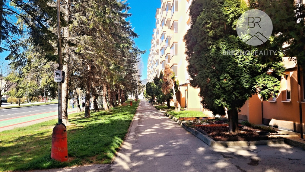 PREDANÉ - Na predaj 3-izbový byt - Brezno