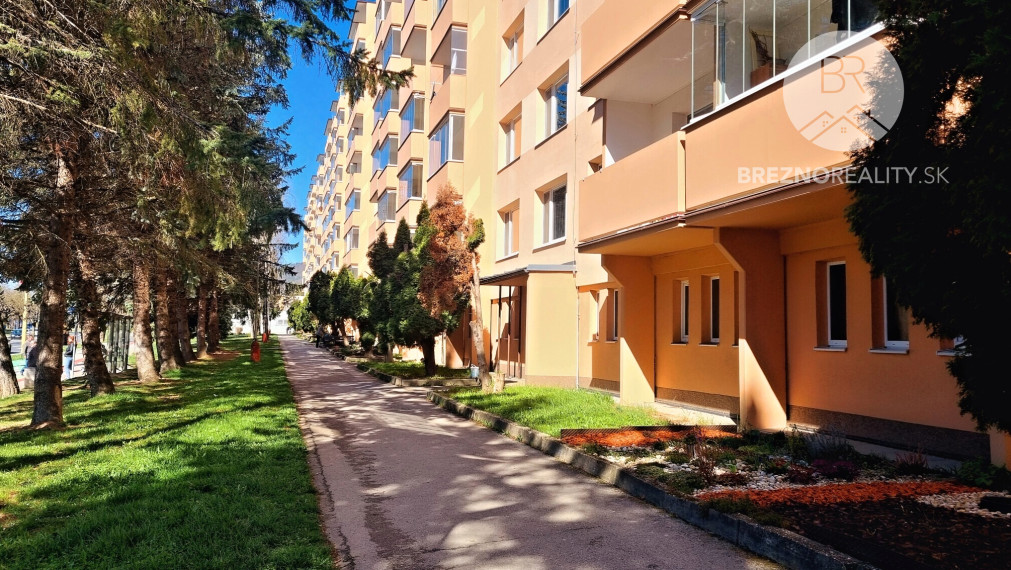 PREDANÉ - Na predaj 3-izbový byt - Brezno
