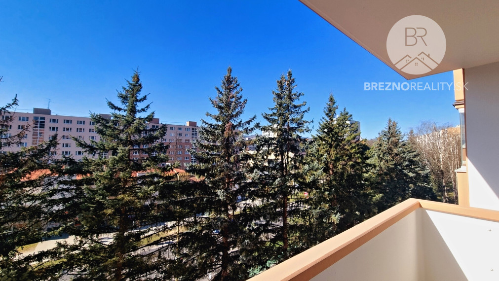 PREDANÉ - Na predaj 3-izbový byt - Brezno