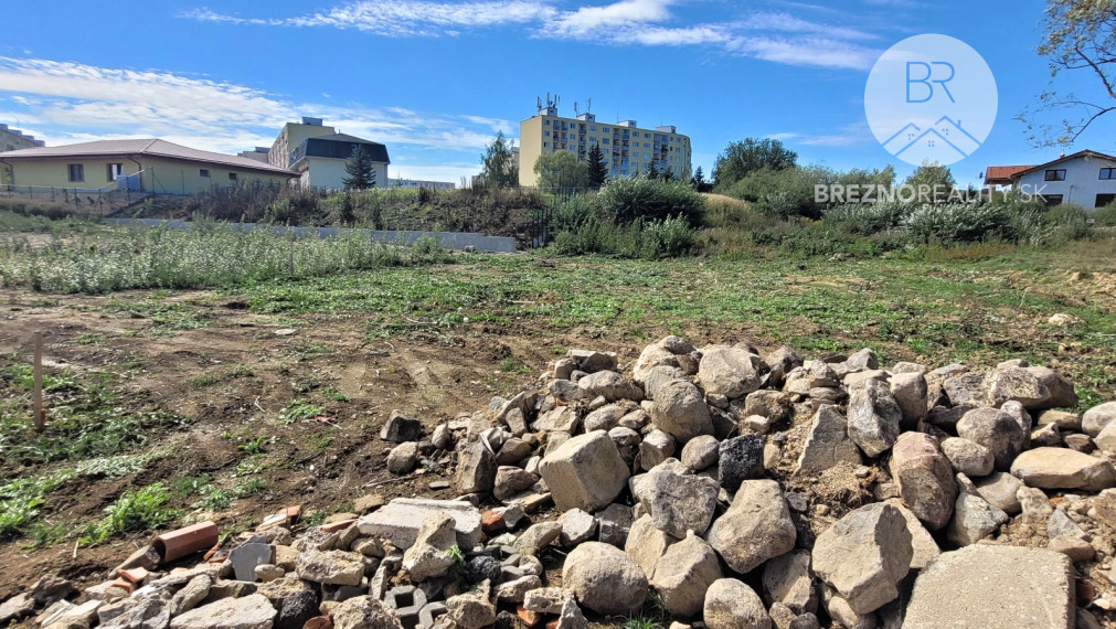 Stavebný pozemok 650 m2 na predaj - Brezno - Mazorník s krásnym výhľadom na Nízke Tatry