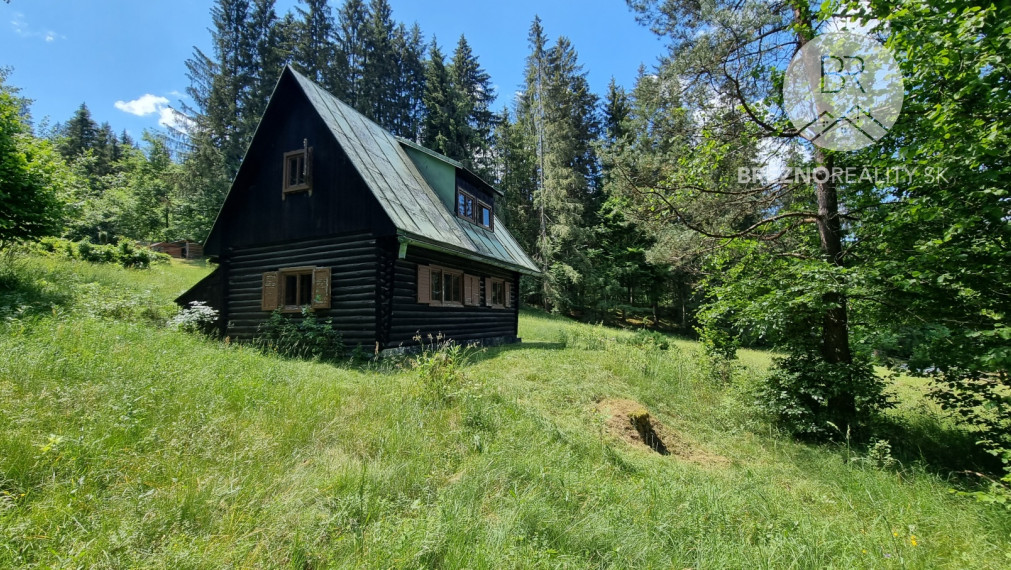 Rekreačný pozemok s drevenicou – Hronec - príroda, výhľady, polosamota