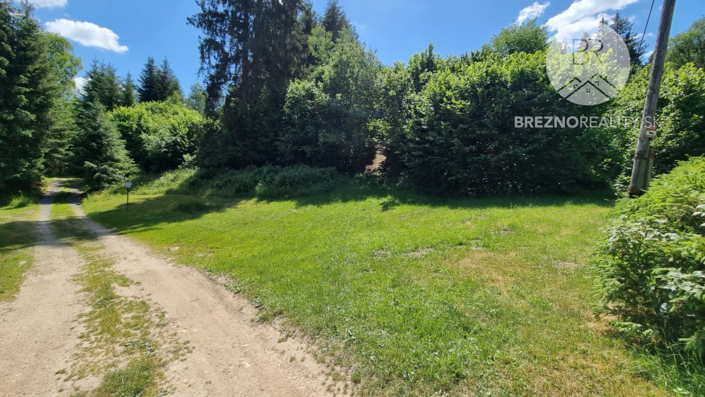 Rekreačný pozemok s drevenicou – Hronec - príroda, výhľady, polosamota