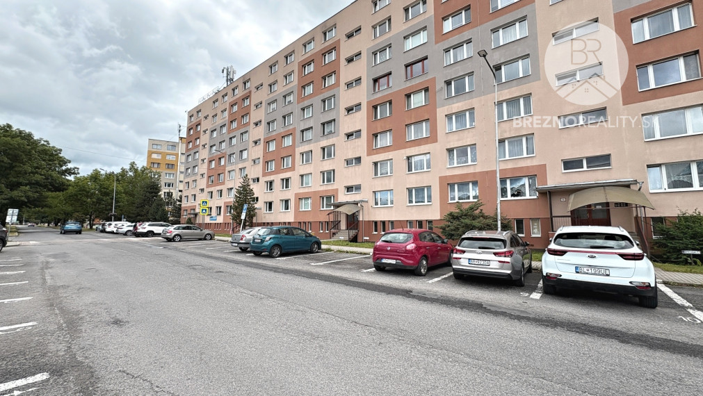 REZERVOVANÝ!!! Priestranný 4i byt s loggiou, 104 m2, Brezno - pripravený na úpravy podľa vašich predstáv