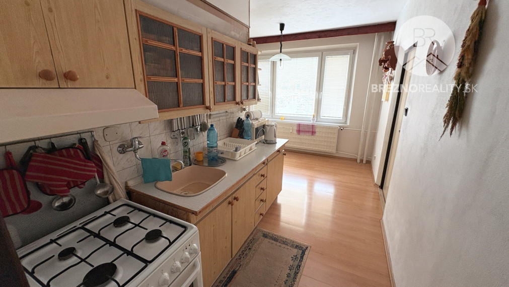 REZERVOVANÝ!!! Priestranný 4i byt s loggiou, 104 m2, Brezno - pripravený na úpravy podľa vašich predstáv