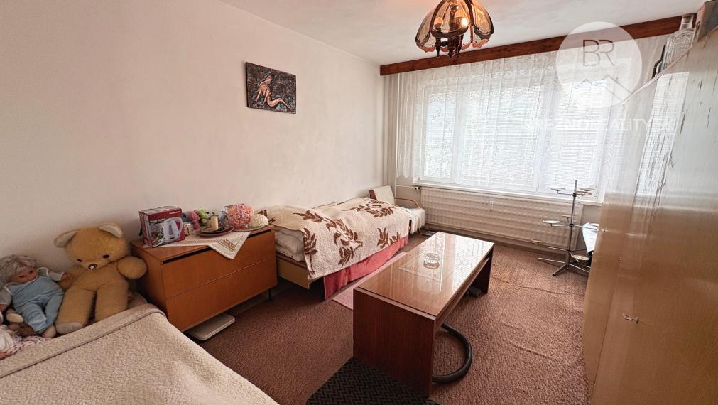 REZERVOVANÝ!!! Priestranný 4i byt s loggiou, 104 m2, Brezno - pripravený na úpravy podľa vašich predstáv