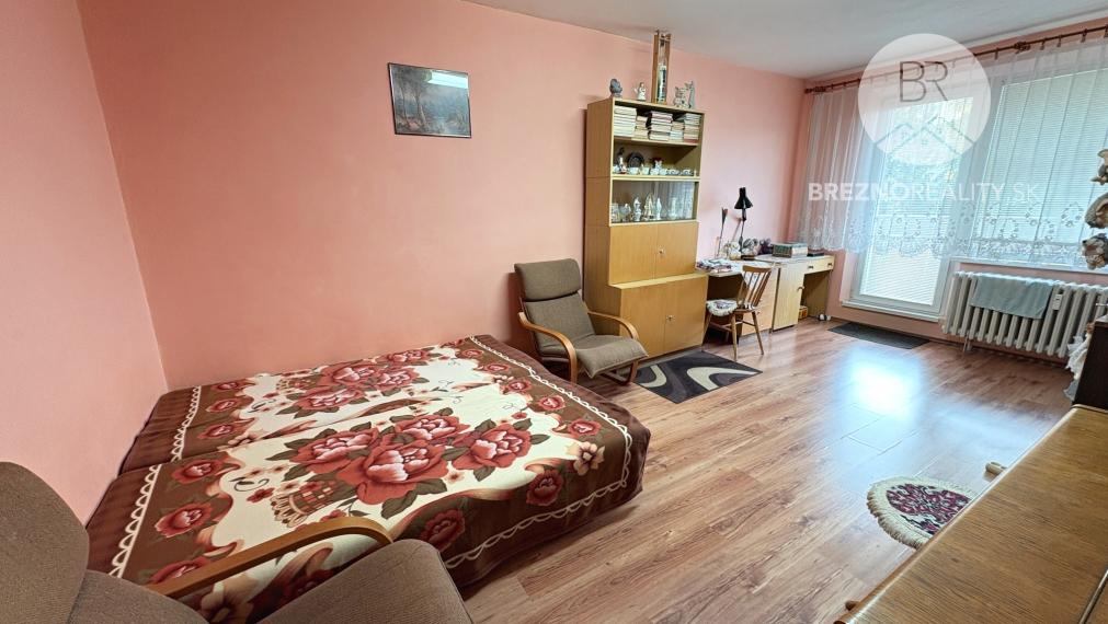 REZERVOVANÝ!!! Priestranný 4i byt s loggiou, 104 m2, Brezno - pripravený na úpravy podľa vašich predstáv