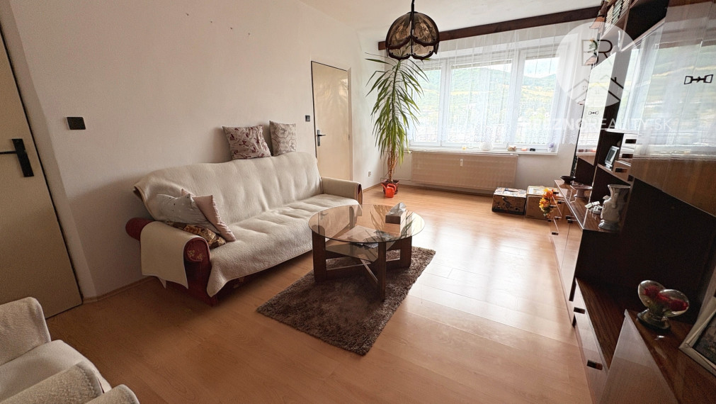 REZERVOVANÝ!!! Priestranný 4i byt s loggiou, 104 m2, Brezno - pripravený na úpravy podľa vašich predstáv