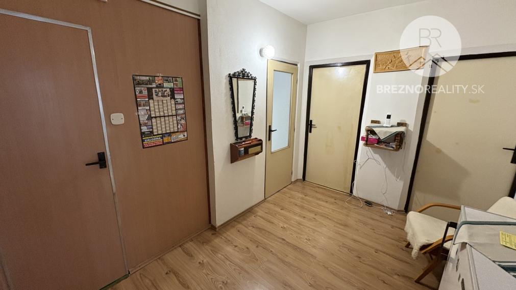 REZERVOVANÝ!!! Priestranný 4i byt s loggiou, 104 m2, Brezno - pripravený na úpravy podľa vašich predstáv