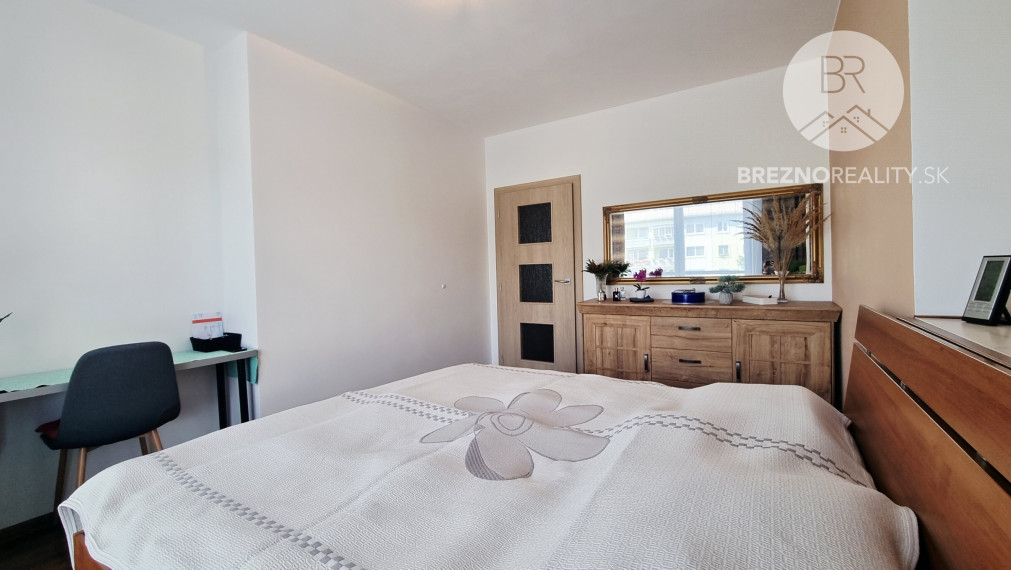 REZERVOVANÉ - Priestranný štvorizbový byt Valaská - okr. Brezno