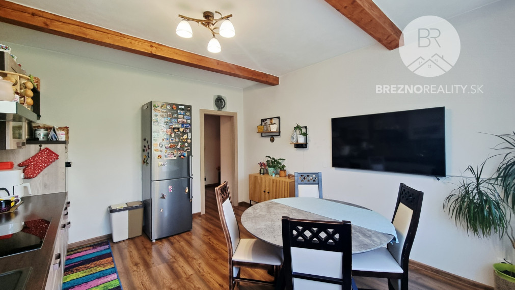 REZERVOVANÉ - Priestranný štvorizbový byt Valaská - okr. Brezno