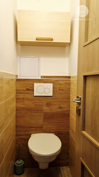 REZERVOVANÉ - Priestranný štvorizbový byt Valaská - okr. Brezno