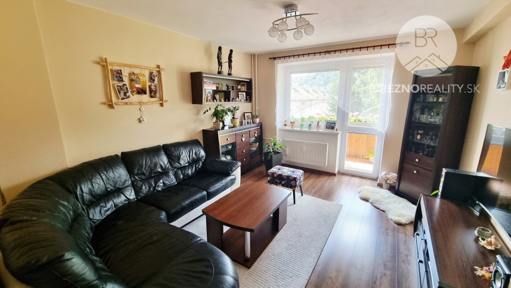 REZERVOVANÉ - Priestranný štvorizbový byt Valaská - okr. Brezno