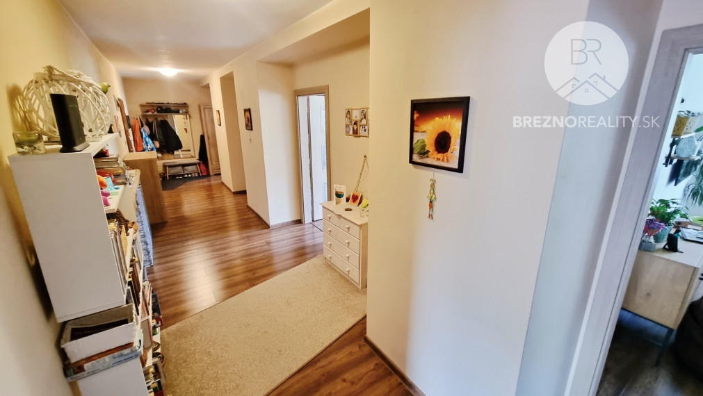 REZERVOVANÉ - Priestranný štvorizbový byt Valaská - okr. Brezno