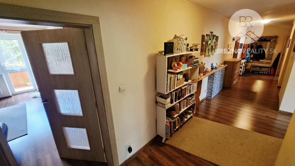 REZERVOVANÉ - Priestranný štvorizbový byt Valaská - okr. Brezno
