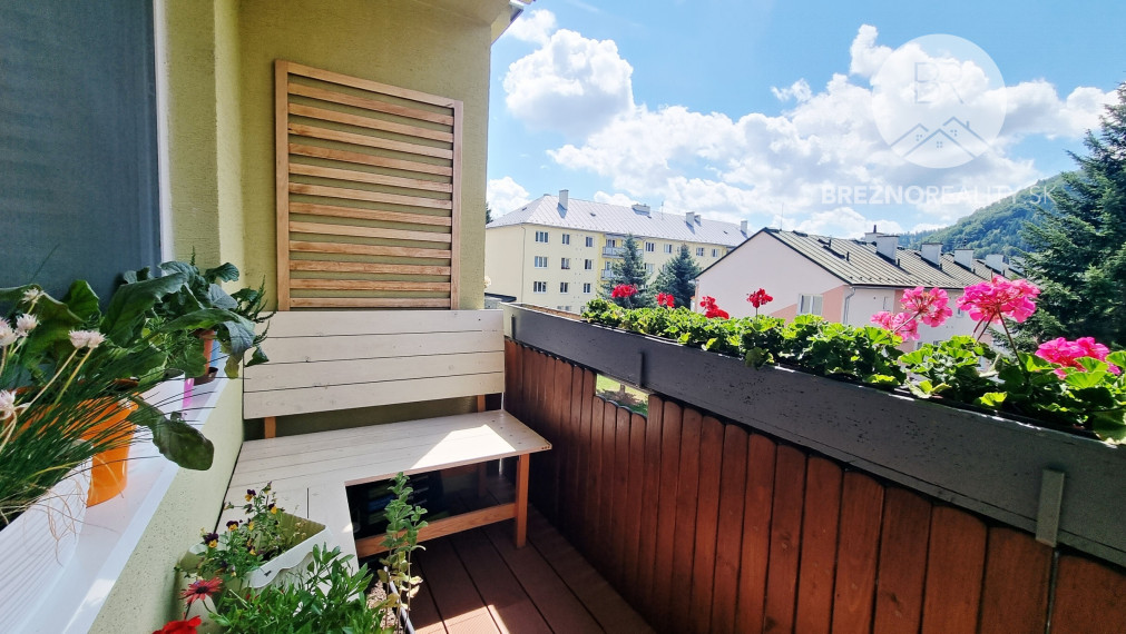 REZERVOVANÉ - Priestranný štvorizbový byt Valaská - okr. Brezno