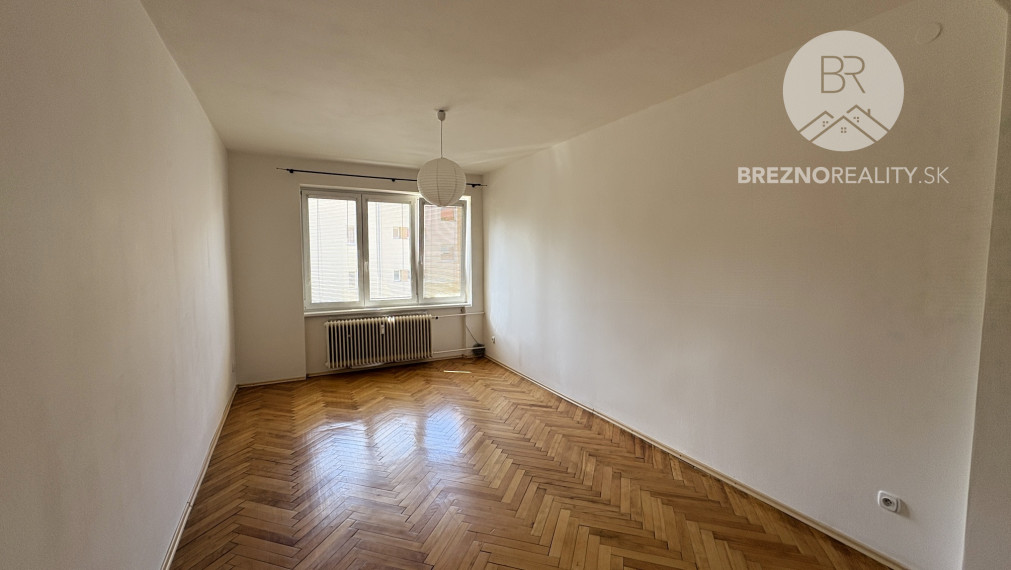 REZERVOVANÝ!!!  Na predaj 2i byt v Brezne - ulica Malinovského