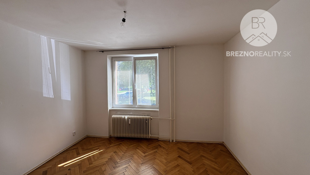 REZERVOVANÝ!!!  Na predaj 2i byt v Brezne - ulica Malinovského