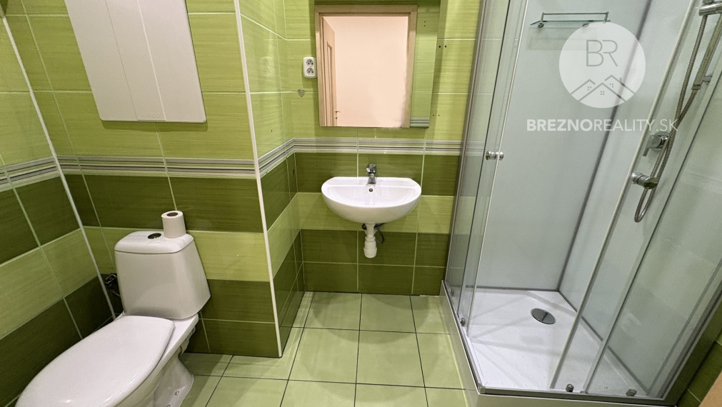 REZERVOVANÝ!!!  Na predaj 2i byt v Brezne - ulica Malinovského