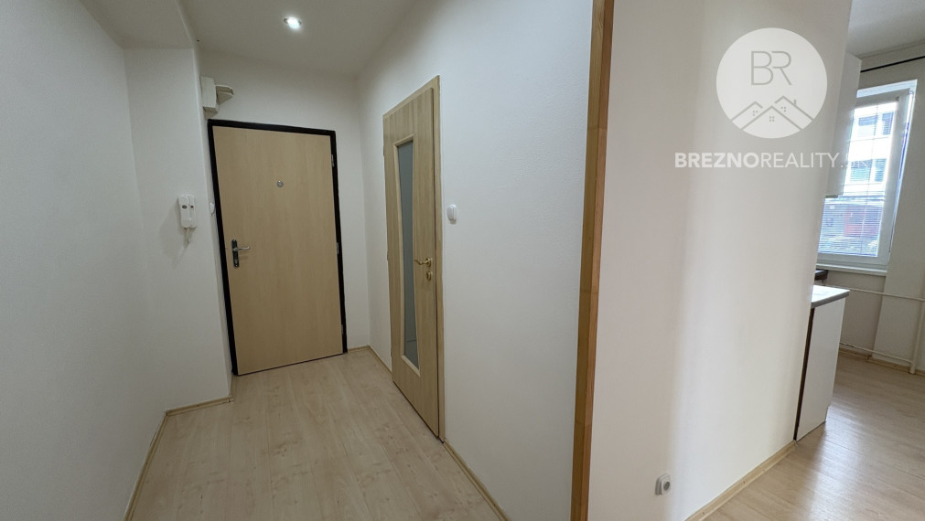 REZERVOVANÝ!!!  Na predaj 2i byt v Brezne - ulica Malinovského