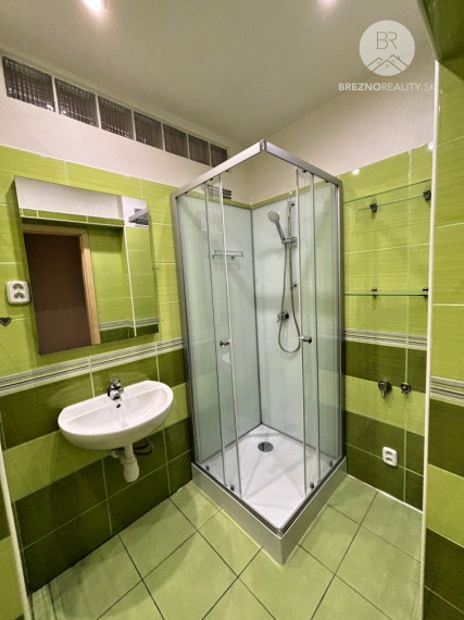 REZERVOVANÝ!!!  Na predaj 2i byt v Brezne - ulica Malinovského