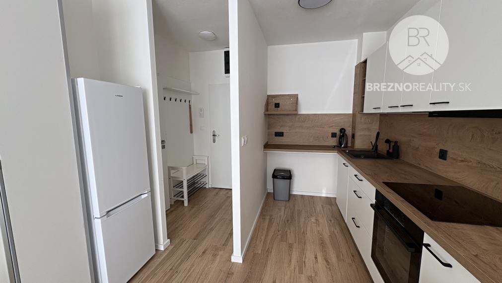 BYT NA PRENÁJOM 1KK s balkónom v novostavbe -Brezno - štvrť Kasárne