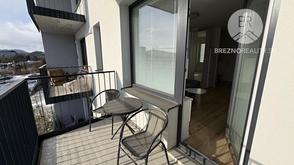 BYT NA PRENÁJOM 1KK s balkónom v novostavbe -Brezno - štvrť Kasárne