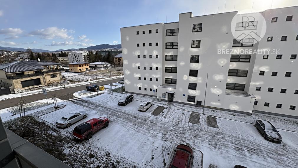 BYT NA PRENÁJOM 1KK s balkónom v novostavbe -Brezno - štvrť Kasárne