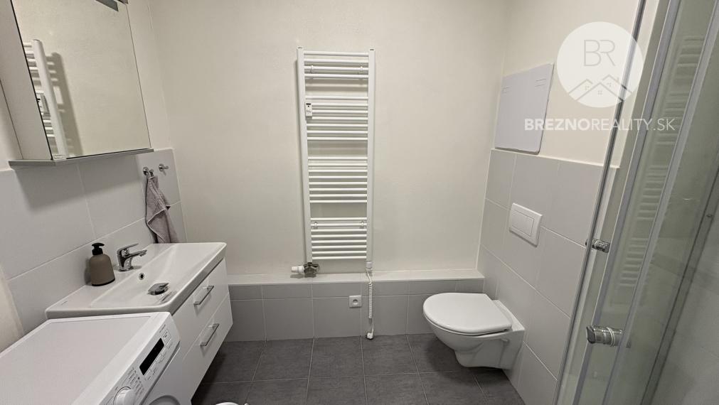 BYT NA PRENÁJOM 1KK s balkónom v novostavbe -Brezno - štvrť Kasárne