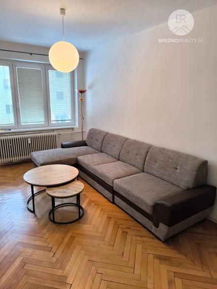 Prenájom 2 izbový byt v centre - Brezno