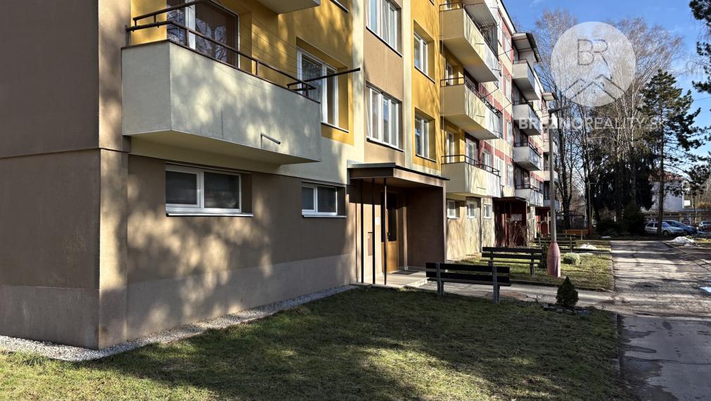 Priestranný 4,5- izbový byt s balkónom a loggiou blízko centra Brezna