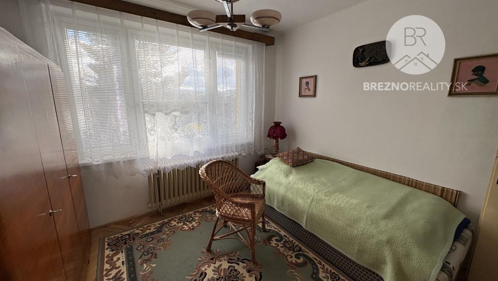 Priestranný 4,5- izbový byt s balkónom a loggiou blízko centra Brezna