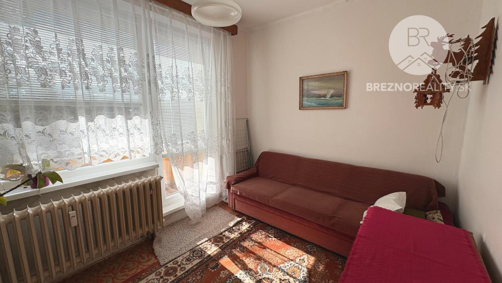 Priestranný 4,5- izbový byt s balkónom a loggiou blízko centra Brezna