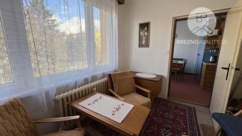 Priestranný 4,5- izbový byt s balkónom a loggiou blízko centra Brezna