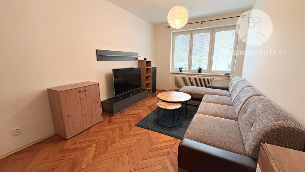 Prenájom 2 izbový byt, kompletne zariadený, v centre - Brezno