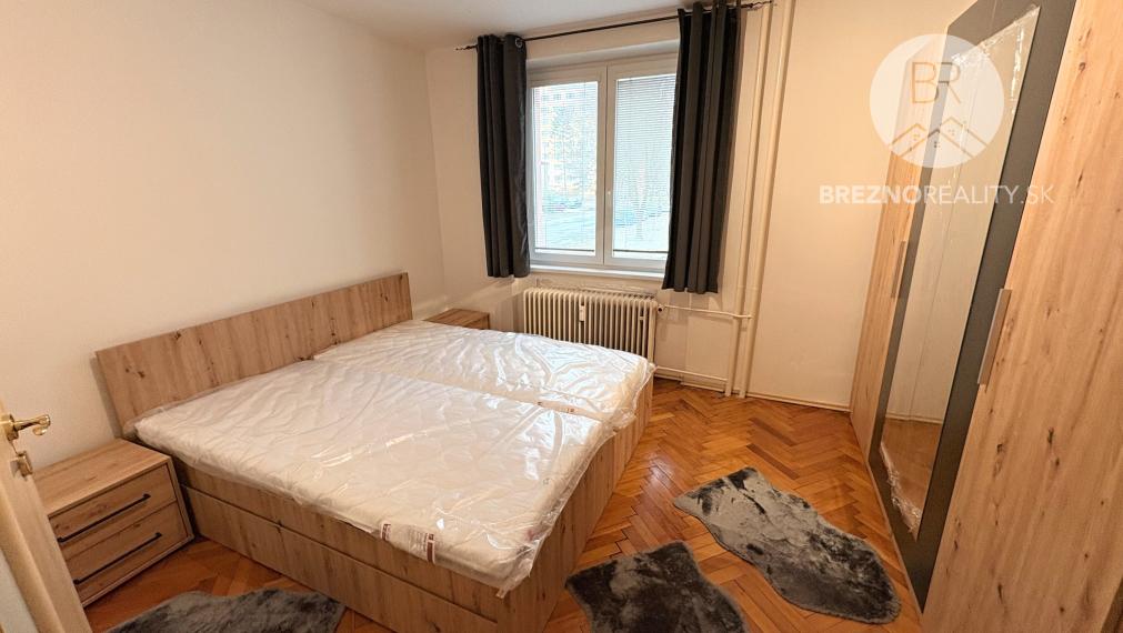 Prenájom 2 izbový byt, kompletne zariadený, v centre - Brezno