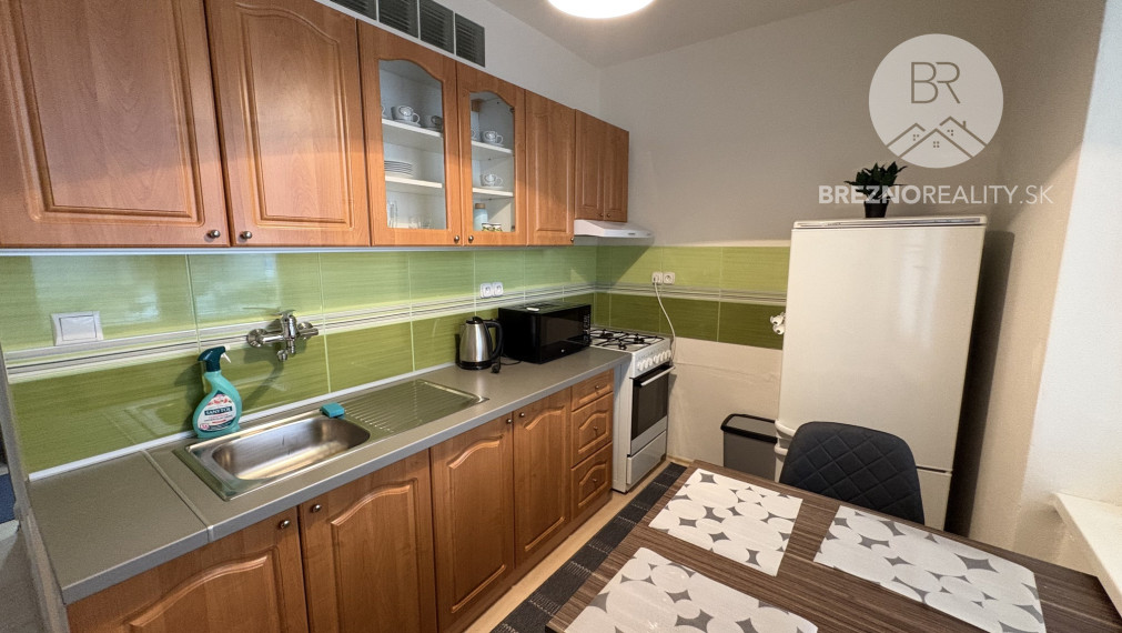 Prenájom 2 izbový byt, kompletne zariadený, v centre - Brezno
