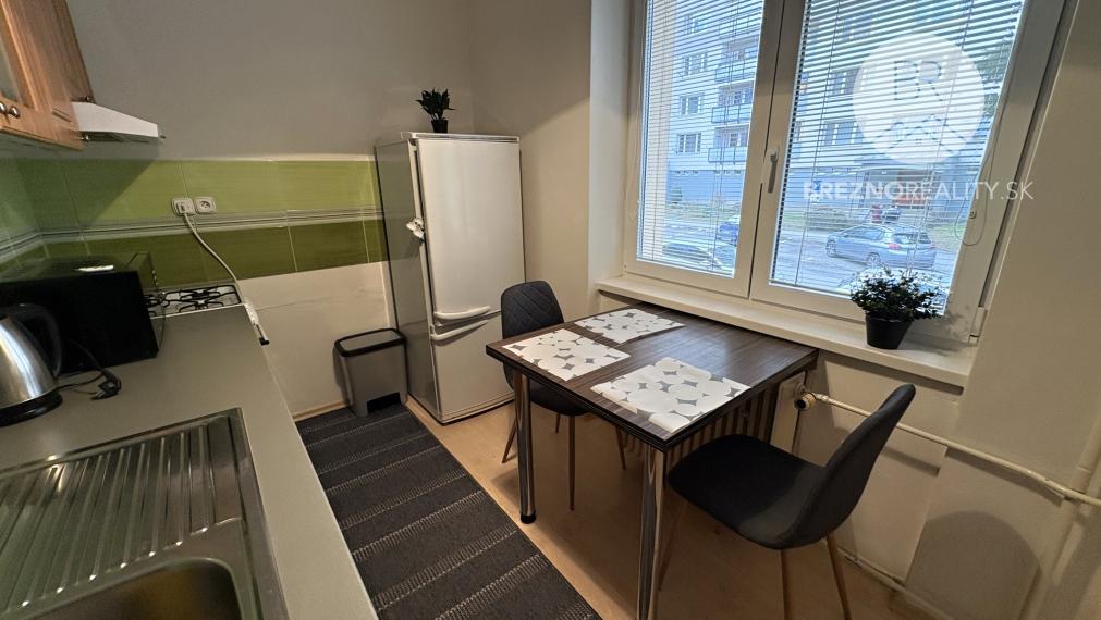 Prenájom 2 izbový byt, kompletne zariadený, v centre - Brezno