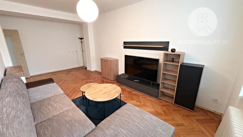 Prenájom 2 izbový byt, kompletne zariadený, v centre - Brezno