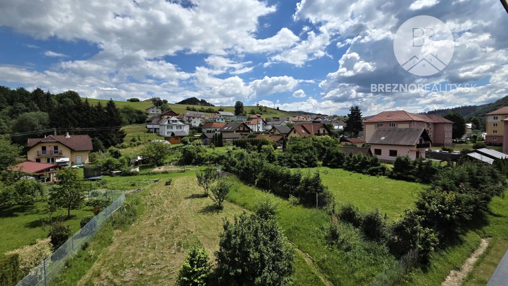 Príjemný 2-izbový byt s novým balkónom, vlastným kúrením a krásnym výhľadom – Valaská
