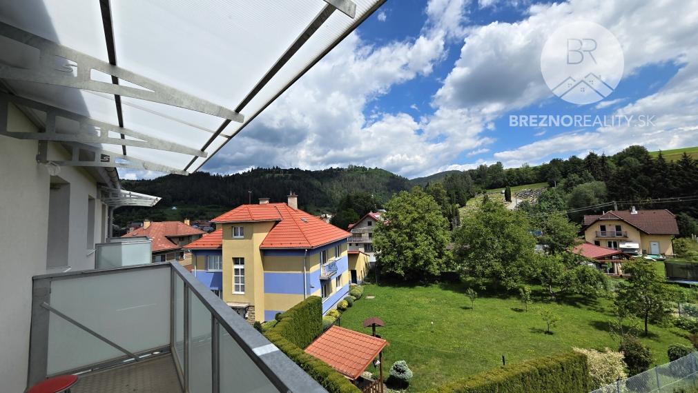 Príjemný 2-izbový byt s novým balkónom, vlastným kúrením a krásnym výhľadom – Valaská