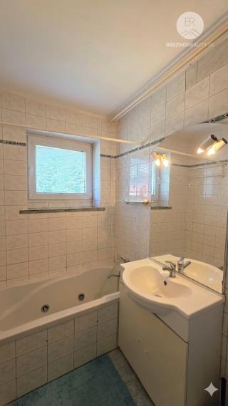 Príjemný 2-izbový byt s novým balkónom, vlastným kúrením a krásnym výhľadom – Valaská