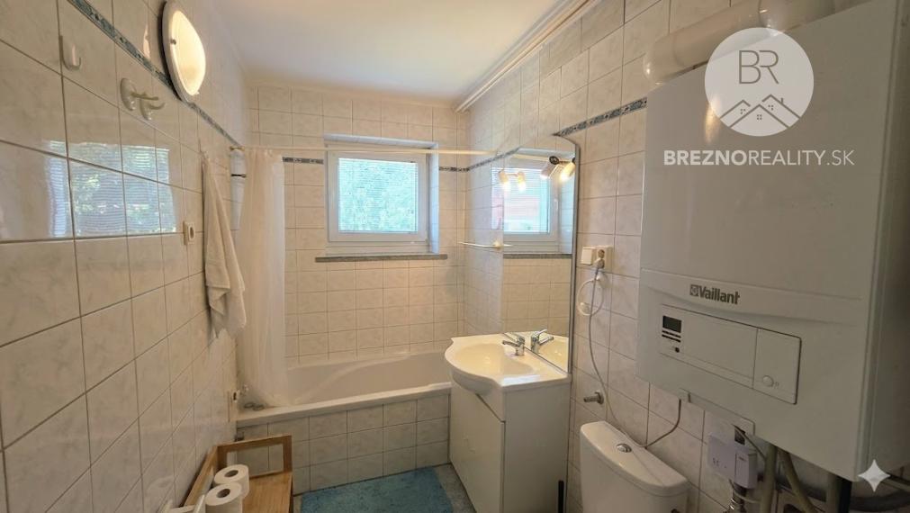 Príjemný 2-izbový byt s novým balkónom, vlastným kúrením a krásnym výhľadom – Valaská