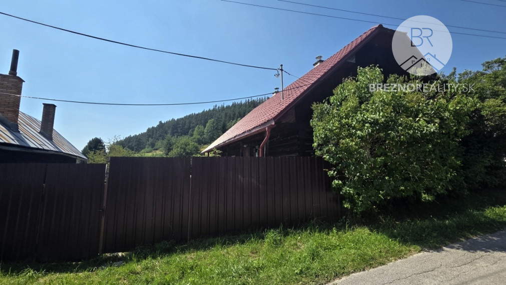 Tradičná drevenica na pokojnom  mieste - Pohorelá
